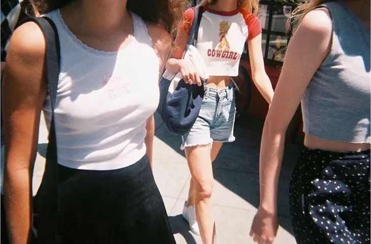 bm|成千上万的女生在三里屯做BM女孩