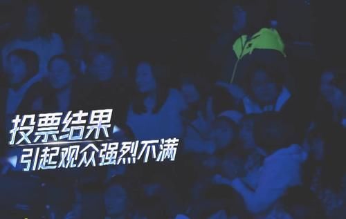 李汶翰初舞台被评为倒数，粉丝不满集体抗议，镜头切到台下许幻山表情太真实