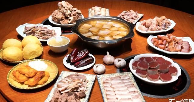 沒吃飯慎入!趙露思韓庚美食口味曝光,這部片子看得人回味無窮