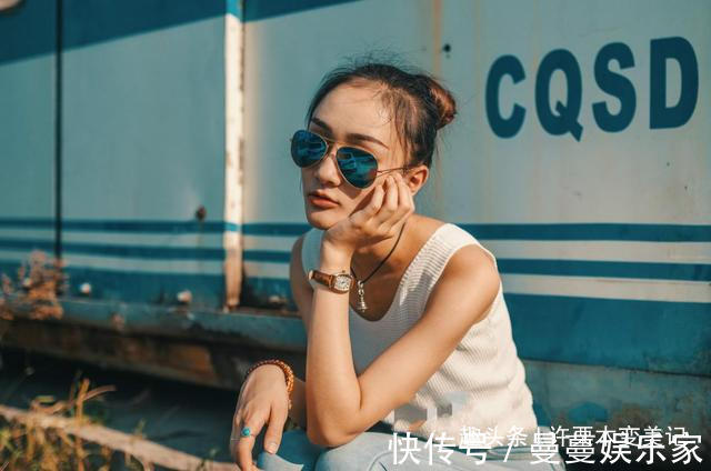 手镯 女人戴手镯还是手表好看三个理由告诉你,别再戴错让人笑话