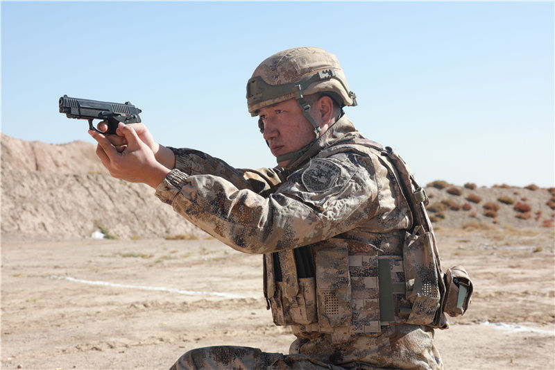 天山雄鹰——记新疆军区某特战旅特种技术队队长阿依邓·吐尔逊别克