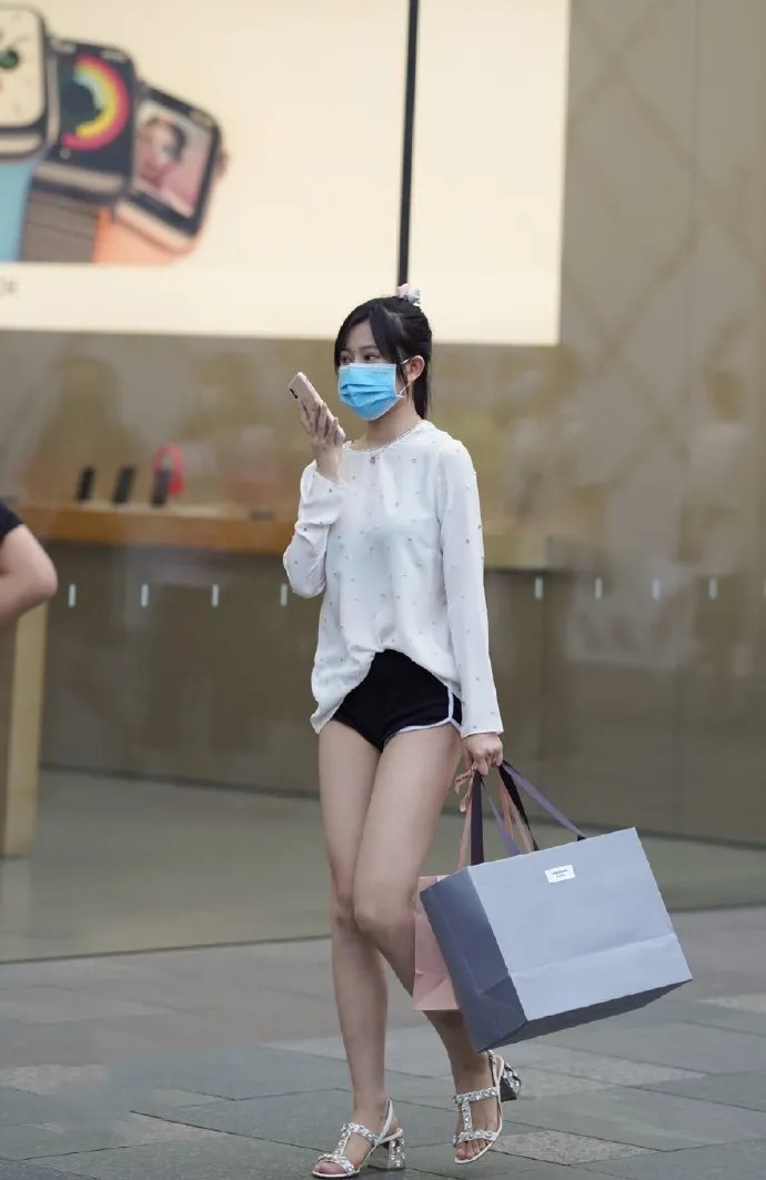 逛街|时尚街拍,独自逛街的女生