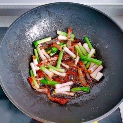 年夜饭菜谱4?开胃下饭的腊肉炒蒜苗#食来运转八方进福#