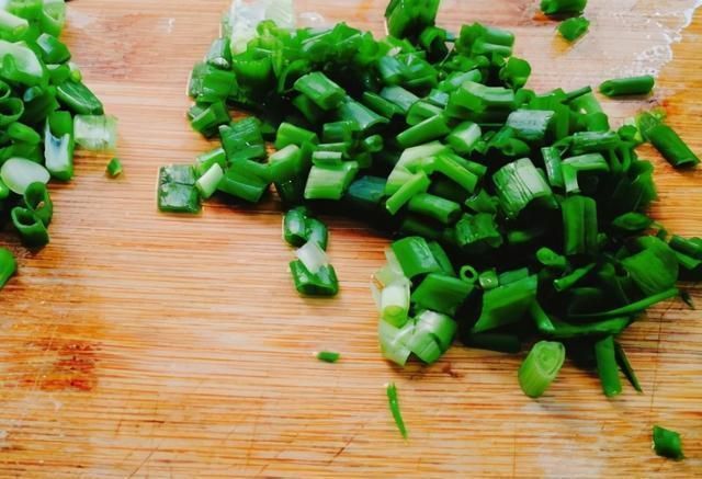 荷包蛋|面条别只会煮着吃，学会1个新吃法，简单还解馋，我家一周吃3次