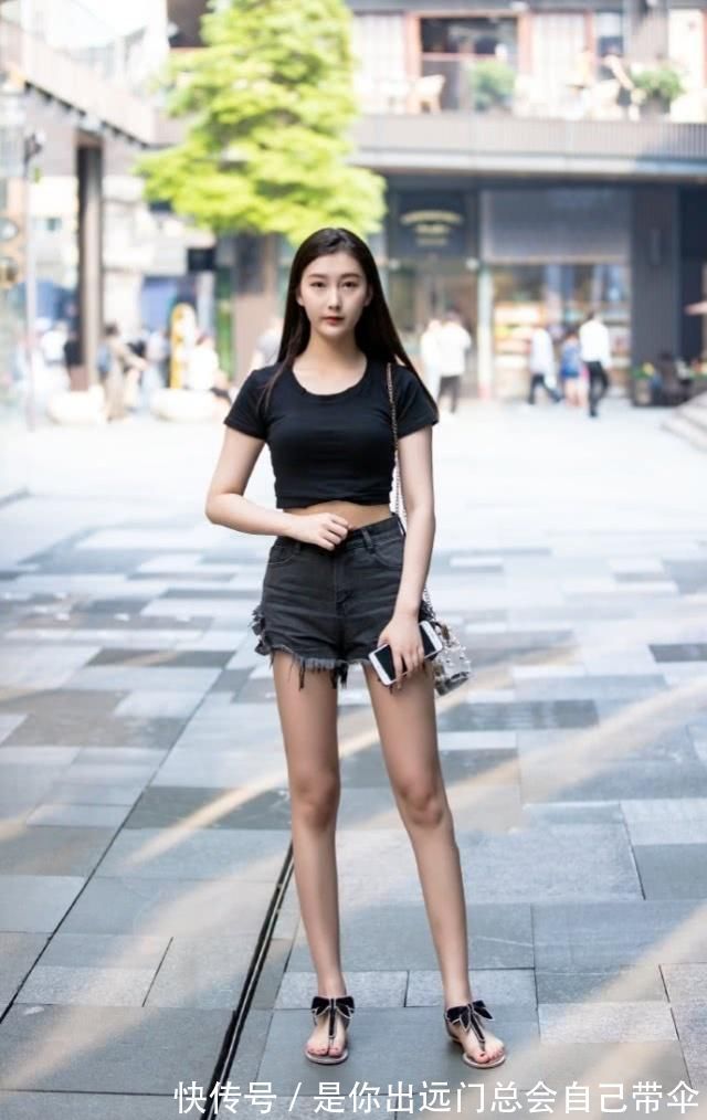 蕾丝|清爽大方的短装搭配显活力十足,在帅气中更有几分时尚魅力