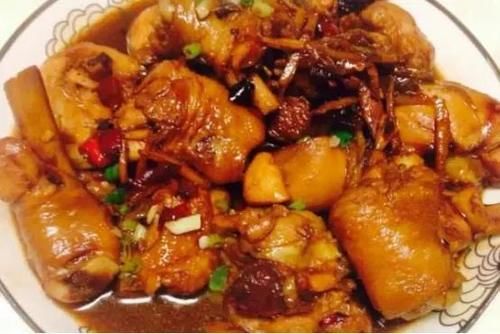 美食优选：什锦杏鲍菇，红烧鸡块，杂炒米粉，干煎小黄鱼的做法