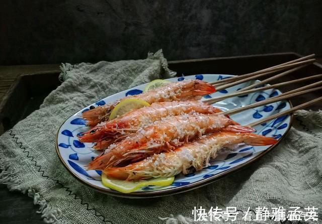 营养均衡|大虾用盐埋起来,加热5分钟,咸香美味的盐焗虾就做好了
