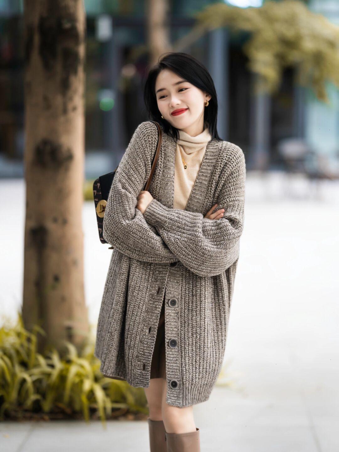 包臀裙 “开衫”的高级穿法是这样的,保暖舒适又温柔,每一套都能照穿