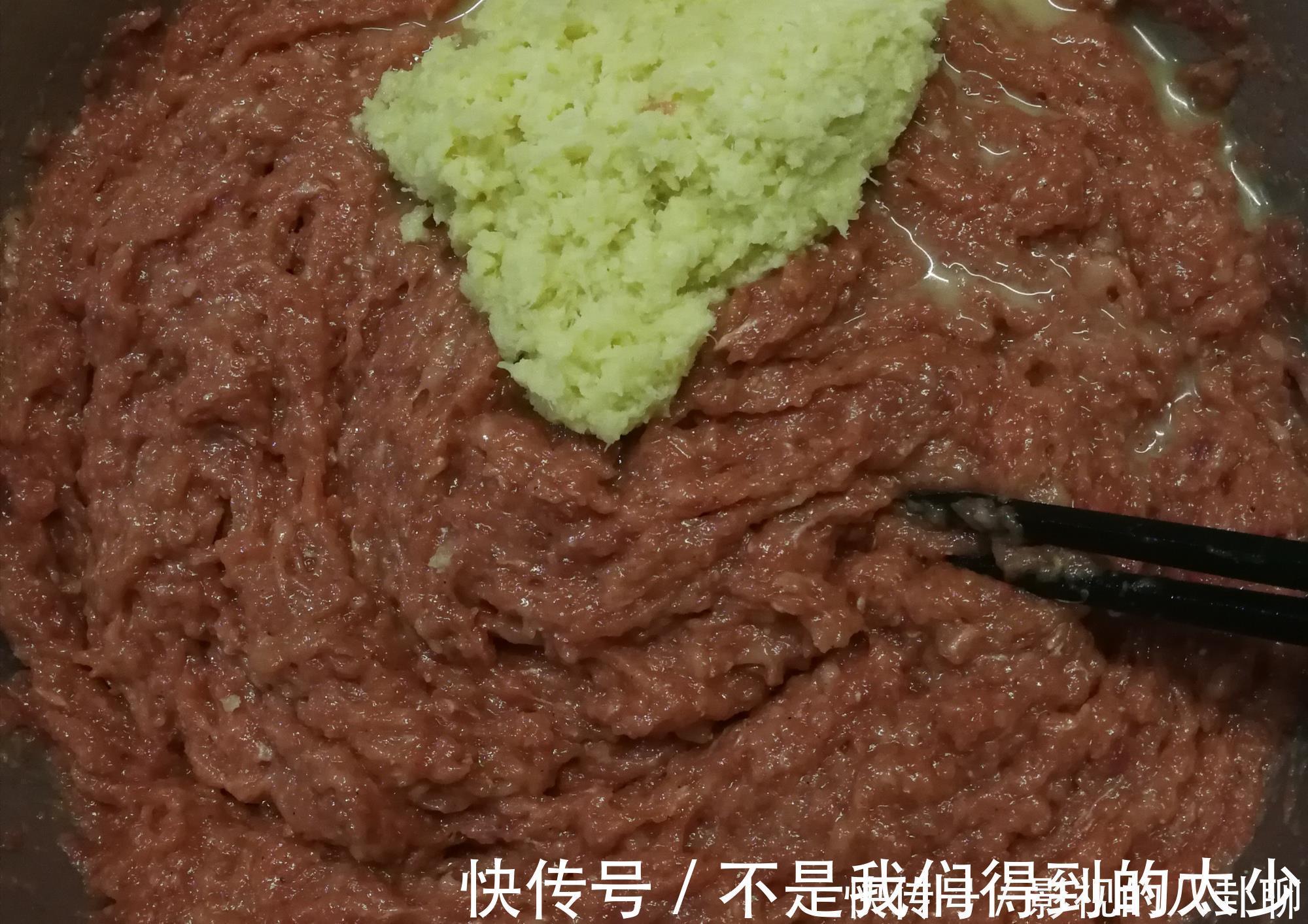 韭菜鸡蛋馅|韭菜馅饺子,先放油还是先放盐?很多人第1步就错了,难怪不好包