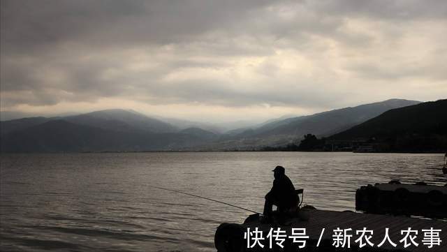 钓鱼界的天花板!河南七旬老人钓鱼带着氧气瓶,一边吸氧一边垂钓