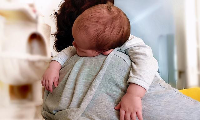 发育|哄宝宝睡觉是门技术活，三大哄睡方式容易伤到孩子，不要再用了