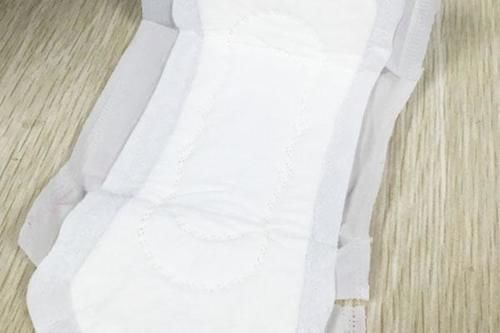 卫生巾|月经期,使用卫生巾时的四个坏习惯,或会损伤子宫,你有吗?