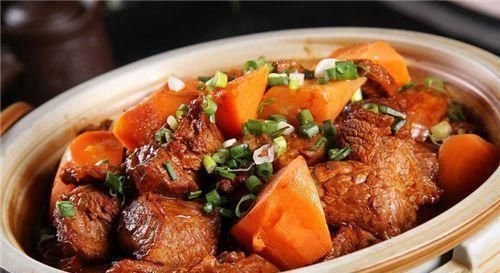 炖牛肉时为何总煮不烂在下锅时放入这“一味料”,牛肉软烂又香