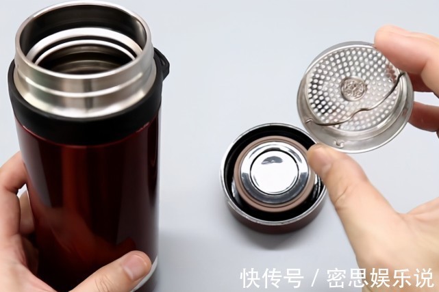 妙招|不管多脏的保温杯,教你一招,不用一滴清洗剂,细菌茶垢全洗干净