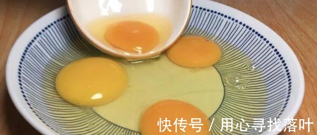 秋天多喝丝瓜三鲜汤，试试这样搭配食材，汤汁奶白，对抗秋燥！