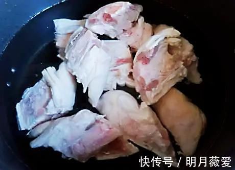 入味|炖猪蹄时,不可直接放盐,多加一点“它”,猪蹄软烂入味不油腻!