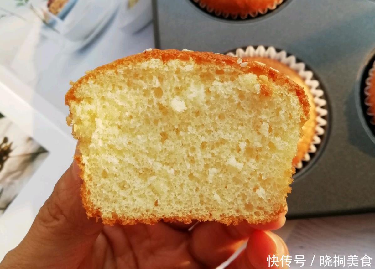 简单3步教你做老式鸡蛋糕,蛋清蛋黄不用分离,做法超简单