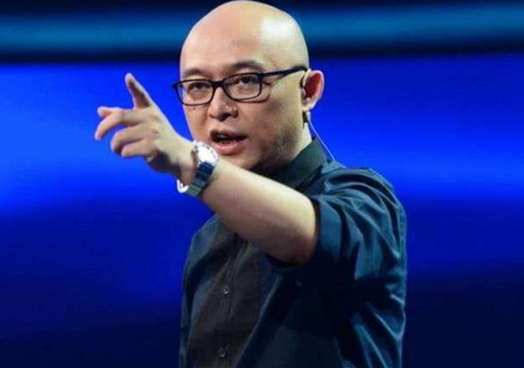 孟非赶|《非诚勿扰》女嘉宾站了5年,爆灯无数从不牵手,被孟非赶下台