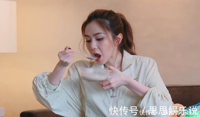 有一种罕见的早餐叫邓紫棋,当你看到她放了什么,难怪吃碗不怕胖