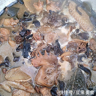 小鸡炖蘑菇|这道小鸡炖蘑菇太销魂，连吃3天都不腻