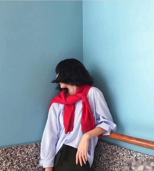 穿搭配色进阶：红色单品这样搭，实用又时髦