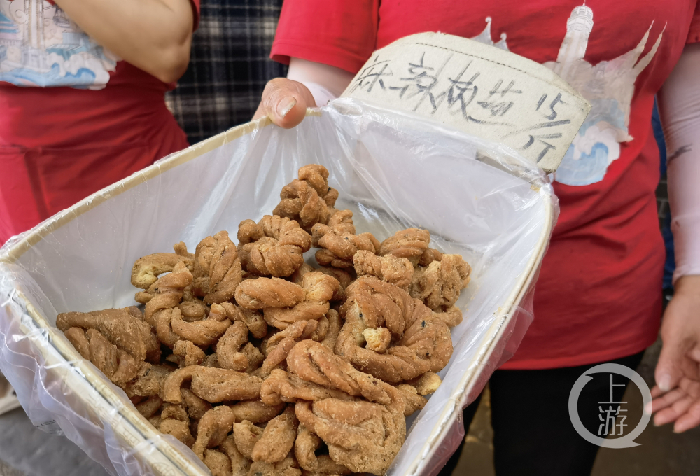 冰糖|冰糖糯米or麻辣椒盐外地游客逛磁器口最爱小麻花