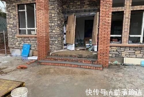 村盖|实拍丨花一年时间回村盖三层别墅,修院子砌池塘,让人羡慕!