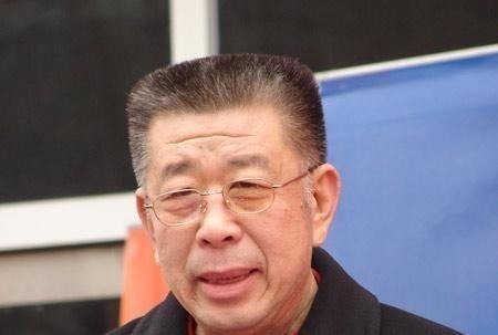 麻酱渣|只读过一年书,靠房地产和建墓园赚百亿,孙子开宾利被面包车撞死