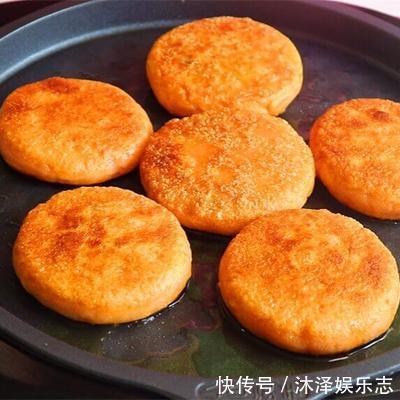 小饼|3个西红柿加1碗芝麻,教你简单又好吃的做法,出锅老公连吃5个