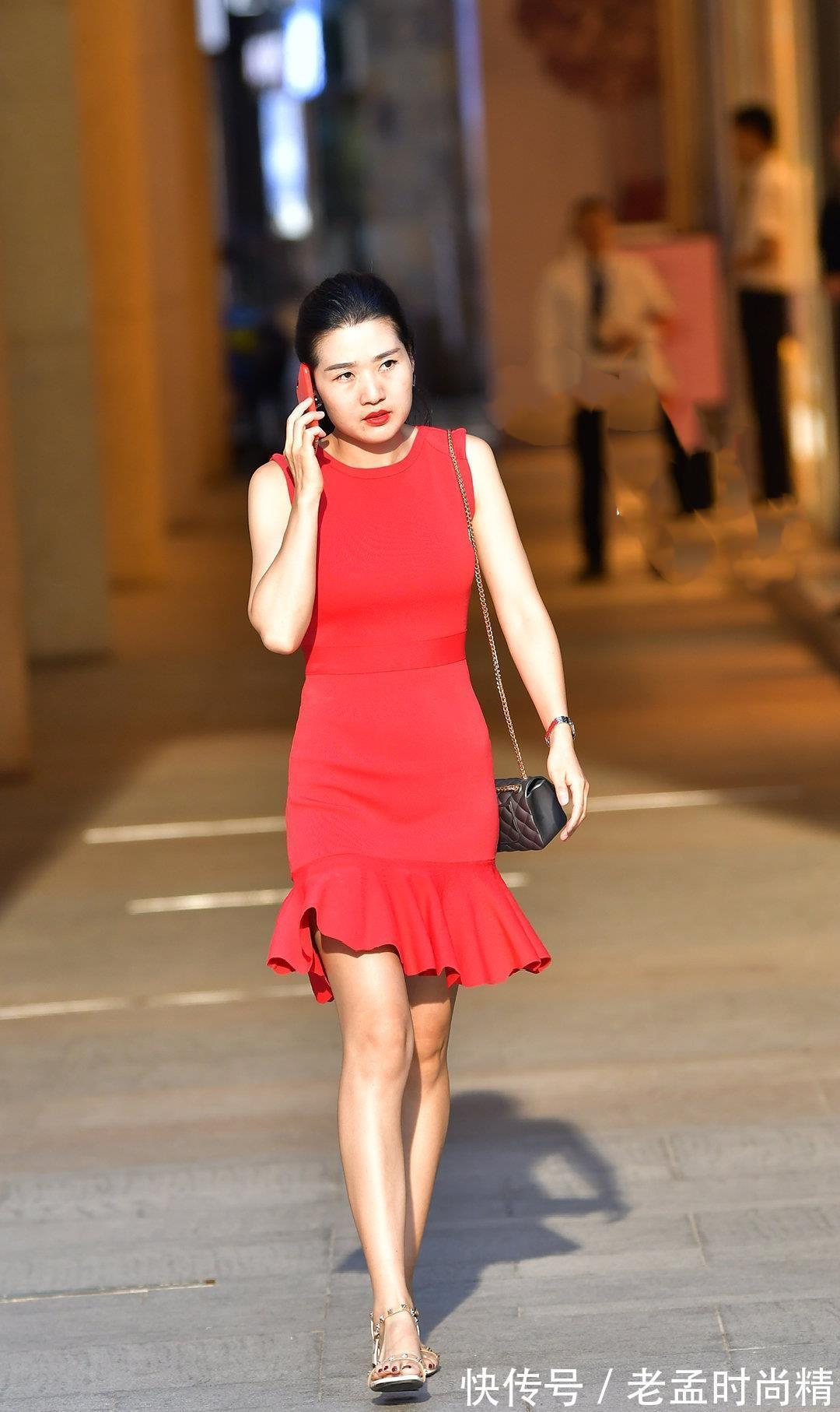 搭配|红色连衣裙,搭配高跟鞋,穿出清爽靓丽之美
