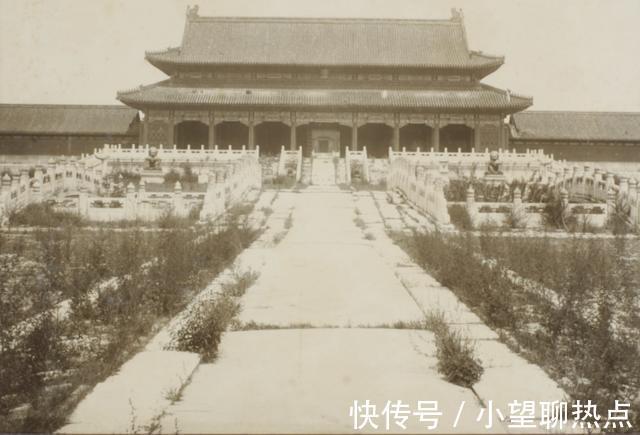 乾清门|1901年的故宫, 到处长满了杂草, 尽显破败之相