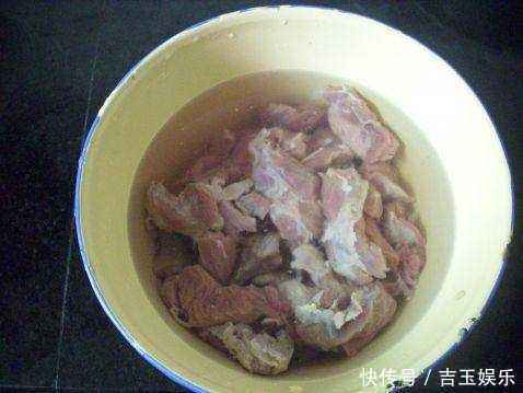 炖羊肉时,有3种料不能少,炖好后汤汁鲜美无膻味,可有人总弄错