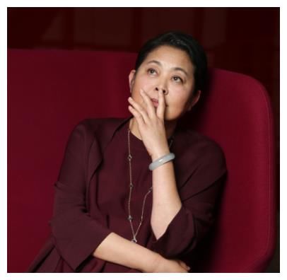 播音员 2012年, 赵忠祥拿下金话筒, 奖金50000请吃饭, 当场把倪萍气得不行