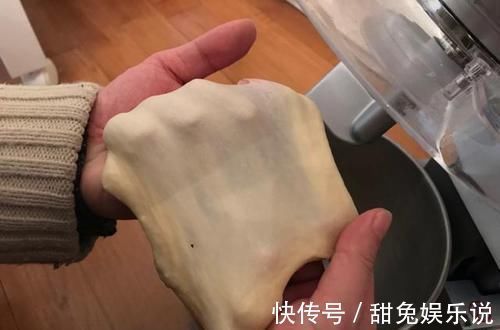 自己做面包太难了？这款鸡蛋奶油卷，简单易做，超适合新手学习！