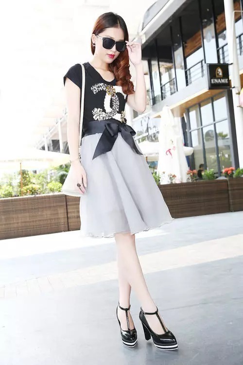 小姐姐|女性搭配高跟鞋,秀出迷人魅力的姿态