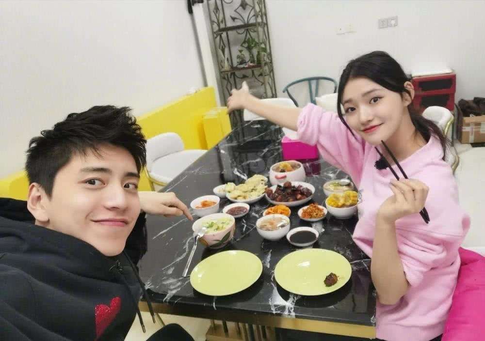 照搬王大陆林允炒CP，《看我的生活》1比1仿制《闺女》，节目这么好做