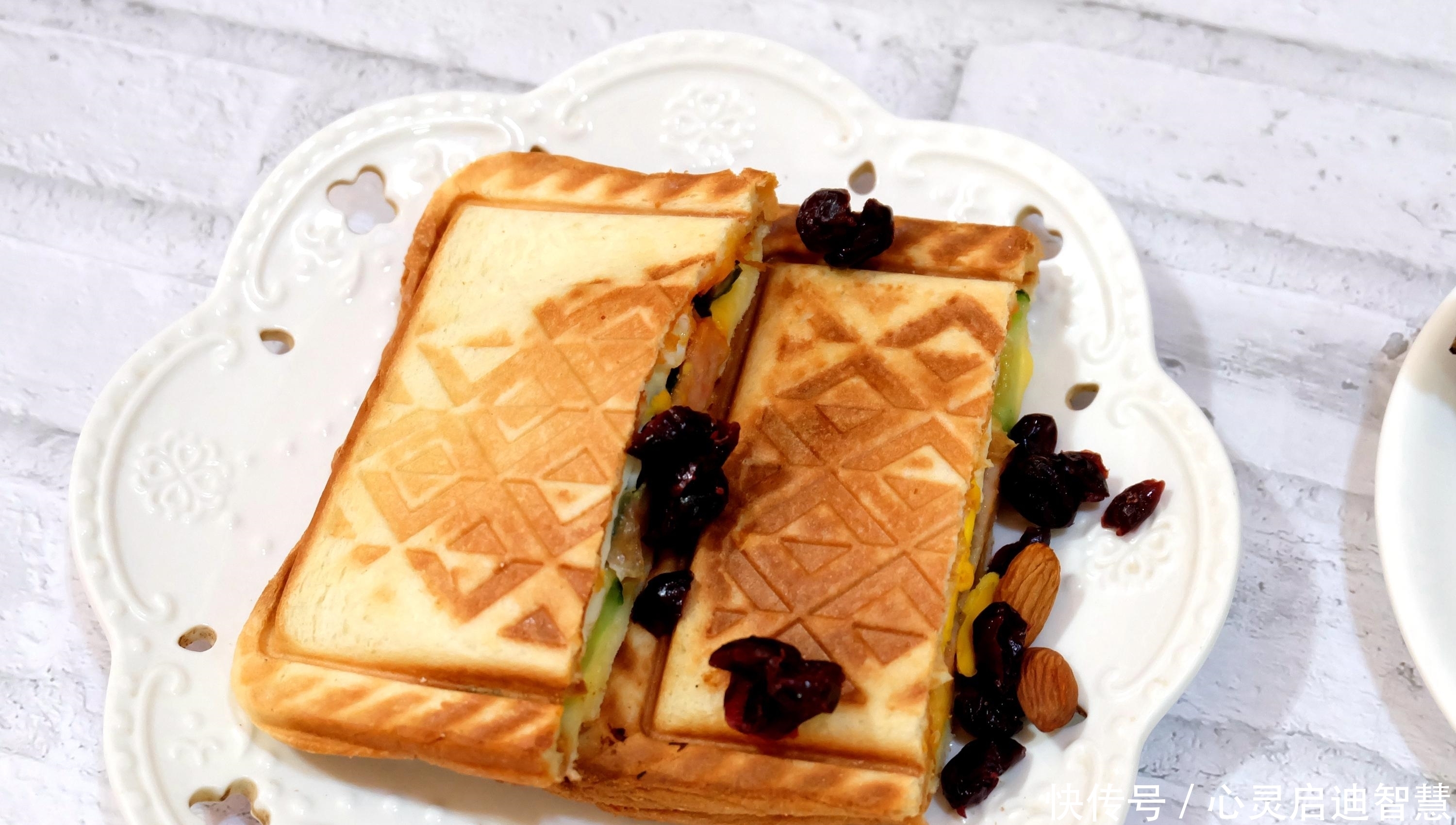 小学生假期早餐晒一晒,勤快妈妈换着花样做早餐,厨房神器用处大