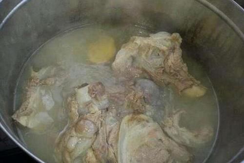 补钙|“多喝骨头汤,补钙长高高”,奶奶给孙子补身体,被医生吐槽无知