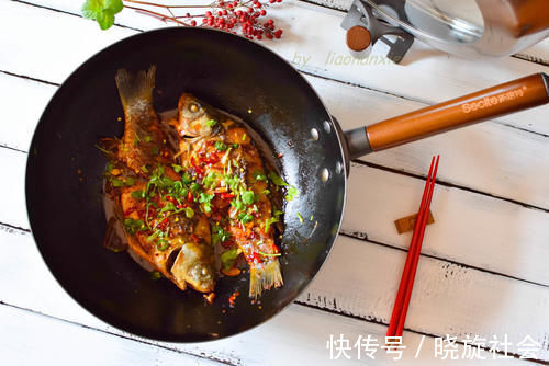 鲫鱼|跟一位大排档的师傅学来的烧法，这里的调料，肉嫩味香，太好吃了