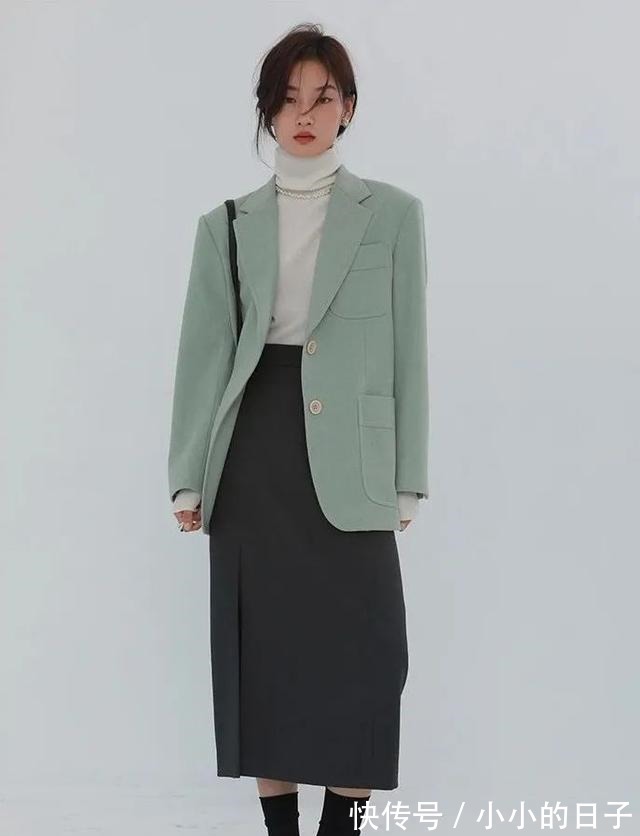 大衣 毛衣+半裙,大衣+针织衫,这才是秋冬的正确打开方式!