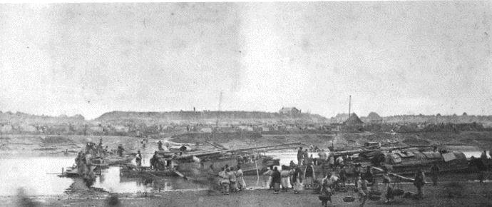 下图为住|清朝末的人们遭遇大水灾是怎么活的,罕见老照片