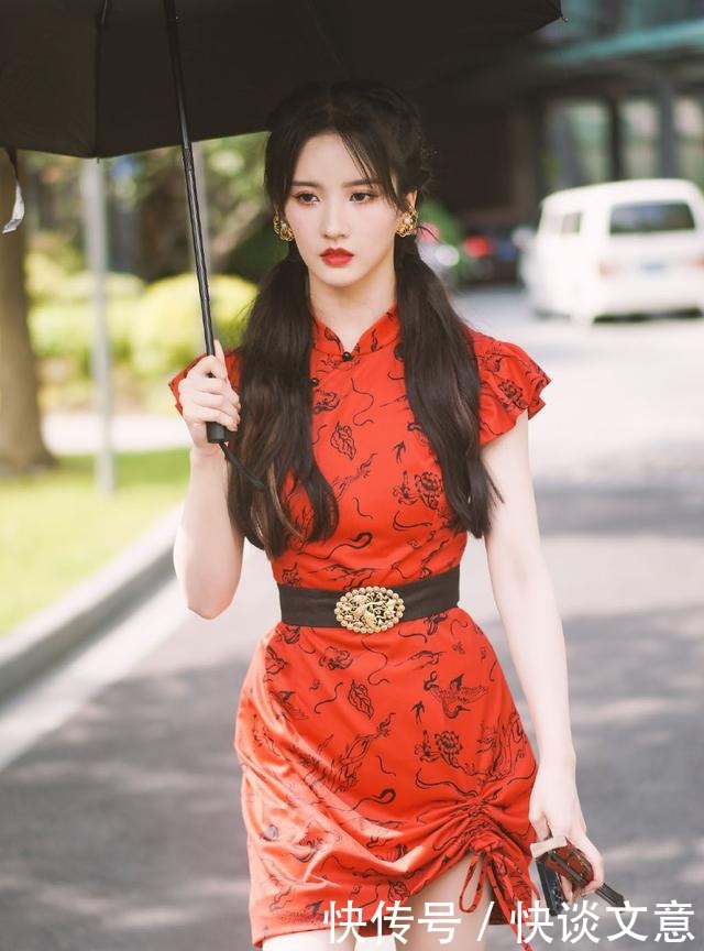 时尚|刘些宁为秀腿真拼,穿短旗袍下摆还打个结,漫画腿真抢镜
