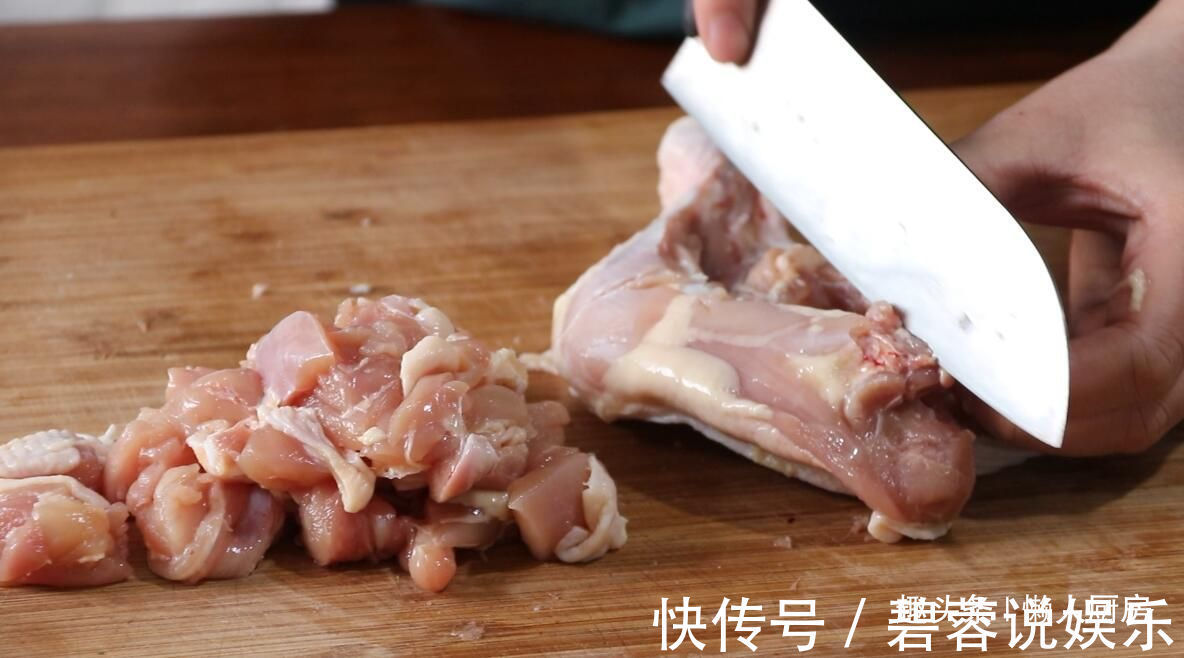 用烤箱做的纸包葱油鸡,比红烧鸡还香,做法太简单了