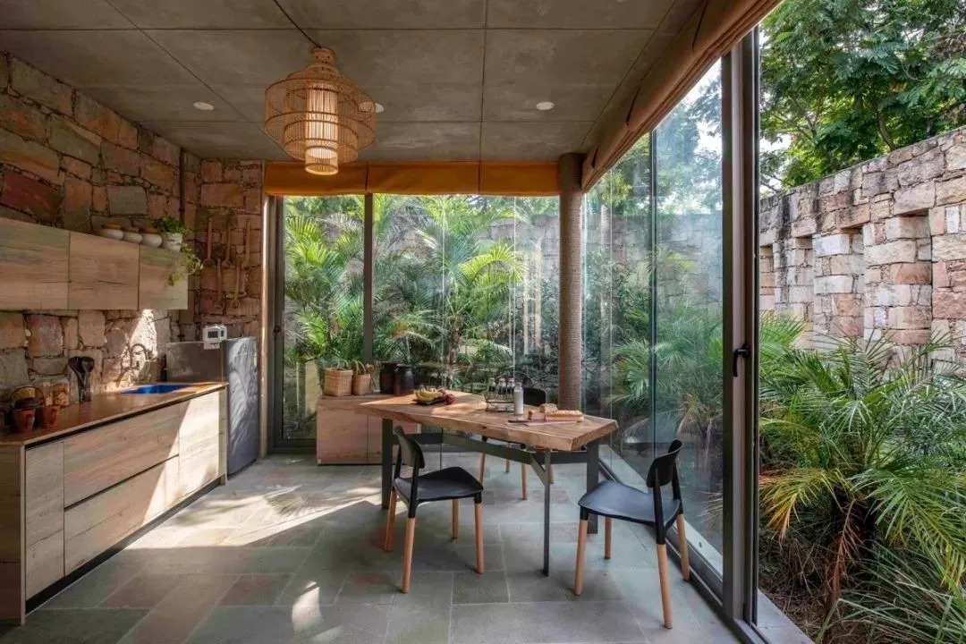 住宅|天然材料打造“舒适洞穴”,这些住宅太可了!