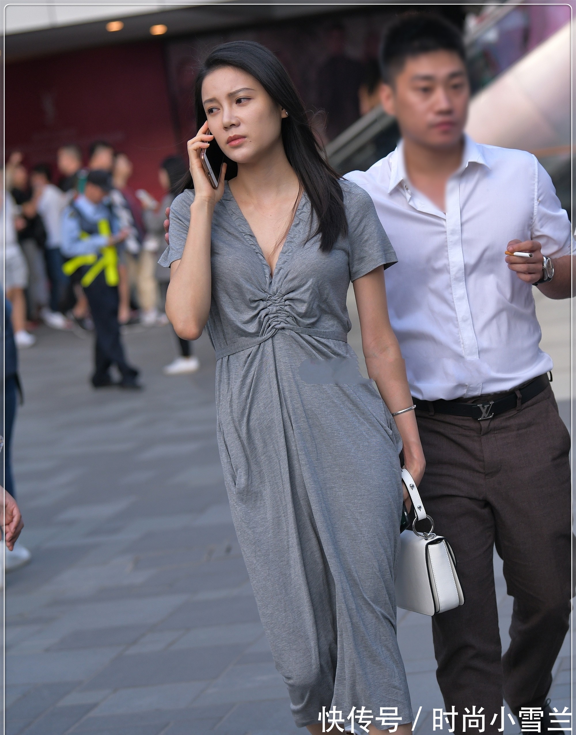 莫代尔面料 灰色莫代尔长裙搭配透明凉鞋，贴身舒适，质感十足