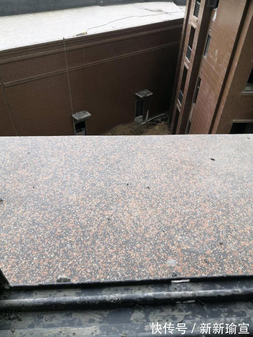 防护栏|房子买在腰线层,阳台外面腰线宽50公分,比别的户型晒东西更方便