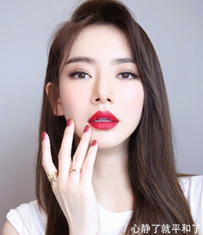 减龄 发量少女人先别急着剪短发,试试这3种发型,拯救发际线还很减龄