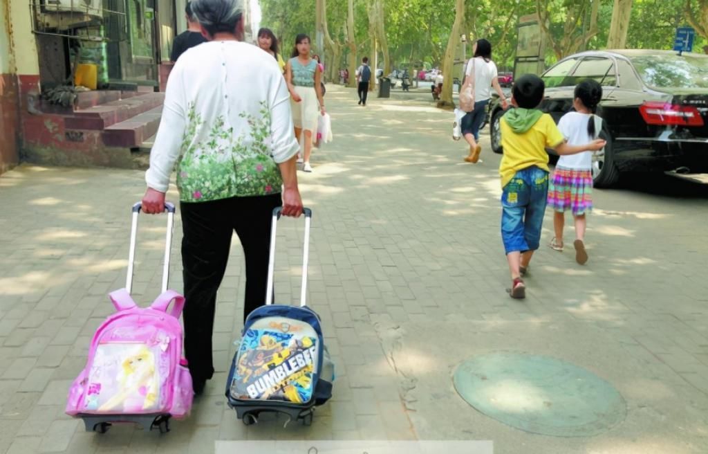 幼儿园|凌晨1点,二胎宝妈崩溃大哭,发圈倾诉真不想配合幼儿园老师了