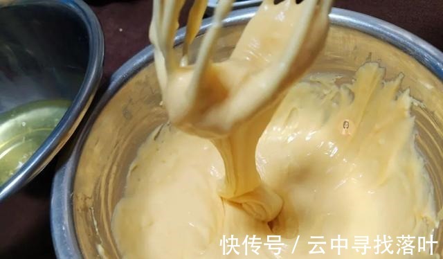 糯米鸡蛋|秋冬时节这样吃糯米,把它做成小蛋糕,细腻柔软,好吃易消化!