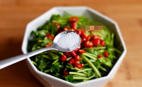 我家|我家过年必吃的一道凉拌菜,一切一拌2分钟做好,开胃下饭解油腻